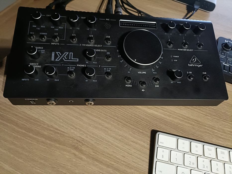 Controlador Behringer XL