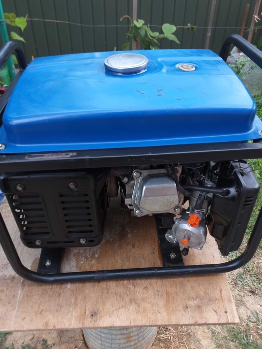 Продається генератор (бензин, газ)