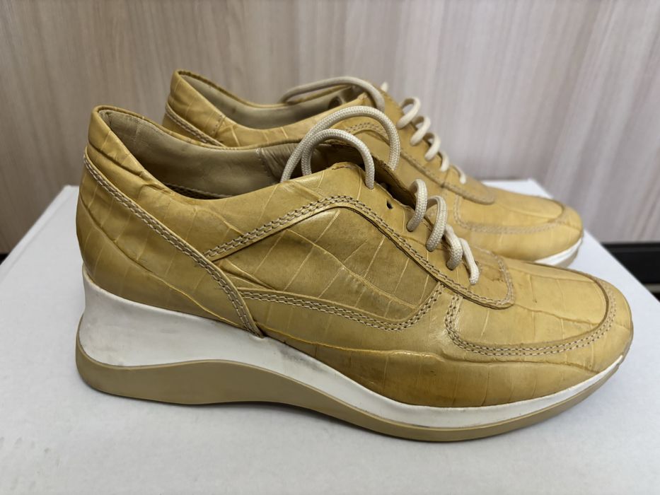 Кросівки жіночі , шкіряні 38