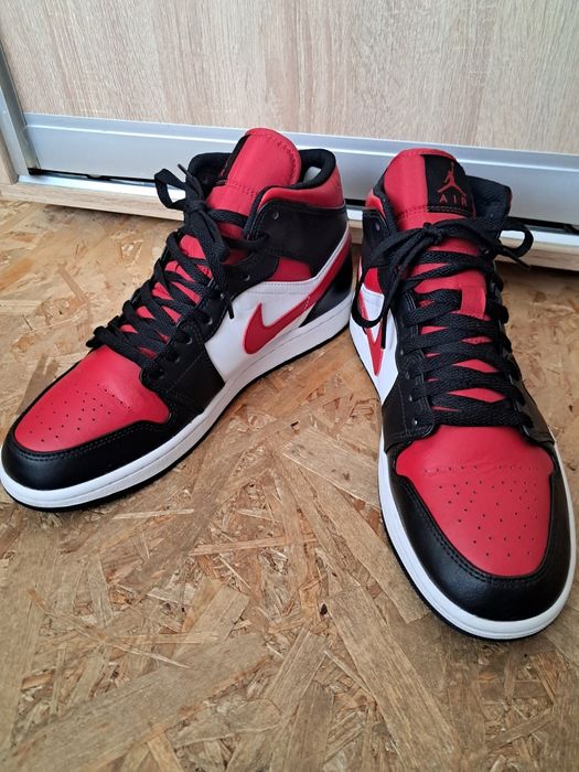 Кросівки Nike Jordan 1 Mid White Black Red 554724-079