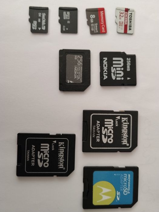 Lote Cartões de memória e adaptadores