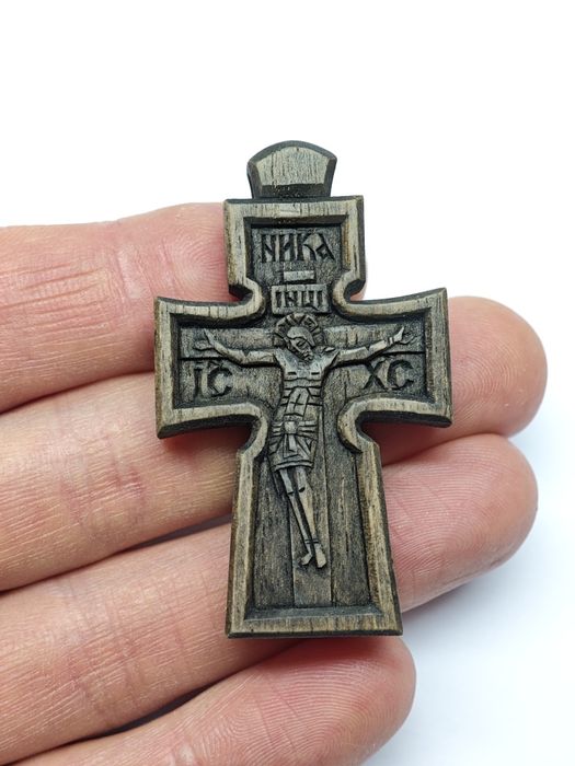 Хрест натільний, ручна робота.