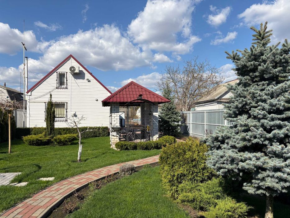 Продам двоповерховий будинок.  Район с. Кривуші.