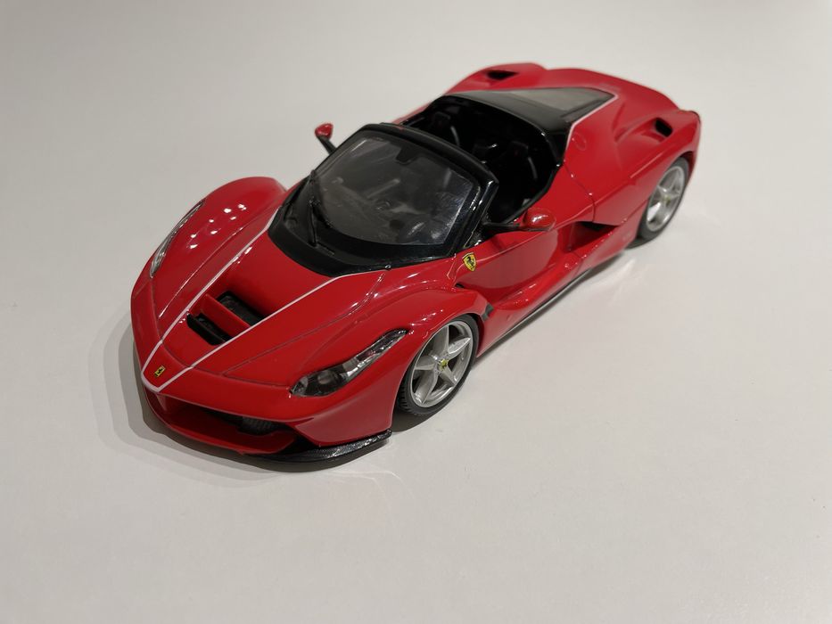 Model Samochód BURAGO 1:24 Ferrari LaFerrari Aperta PRYWATNA WYPRZEDAŻ