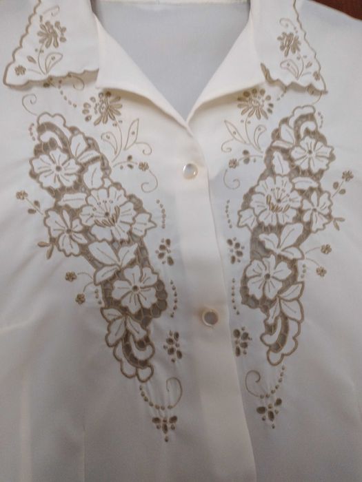 Trajes de folclore/ blusa bordada da Madeira