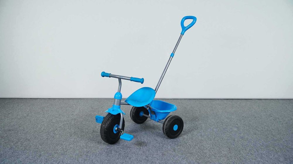 tricicolo azul com pedais