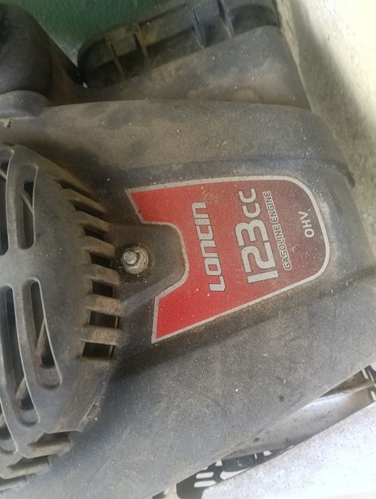 motoenxada a trabalhar