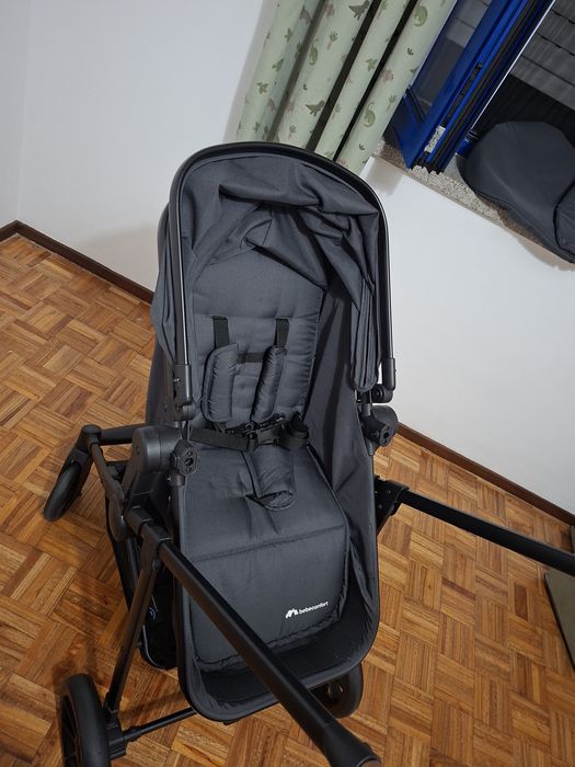 Carrinho de bebê com ovinho