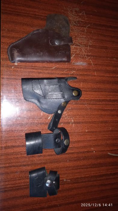 Продам кобуру , наручники та інші