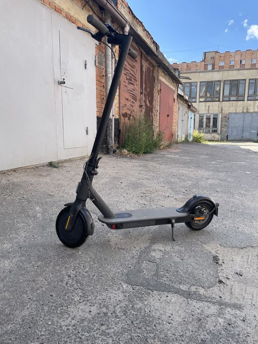 Електросамокат Xiaomi Electric Scooter Essential