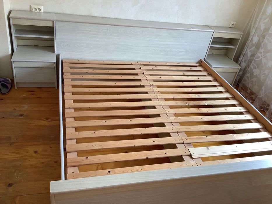 Мебельний гарнітур в спальню.