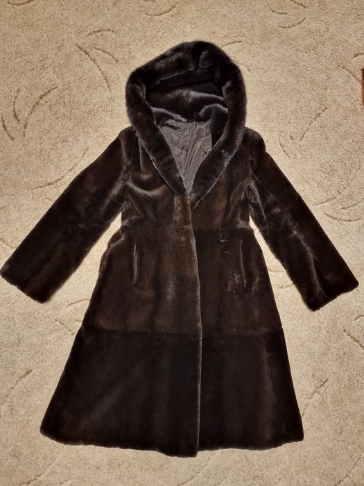 Продам норкову  шубку . Розмір  44- 46 ( М)  - 7000грн