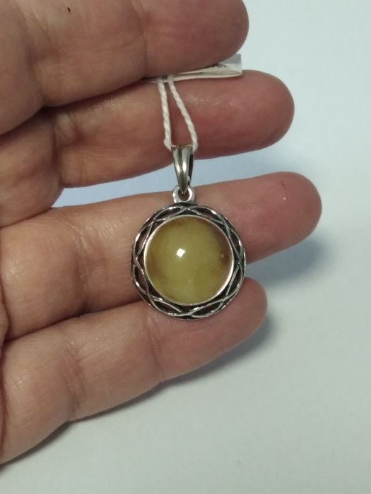 Srebrny wisiorek z mlecznym bursztynem srebro 925