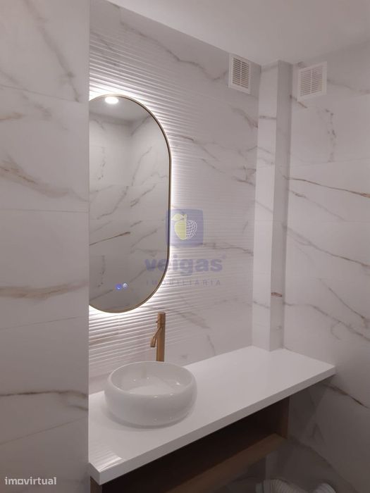 Apartamento T2+1 Central na Venteira, Amadora em Renovação Total