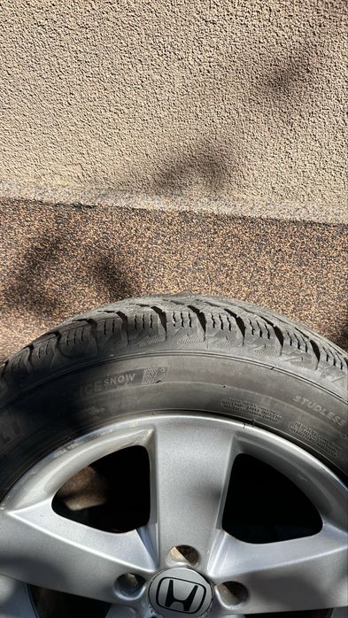 Титани на гарній зимовій шині Michelin 205/55 R16