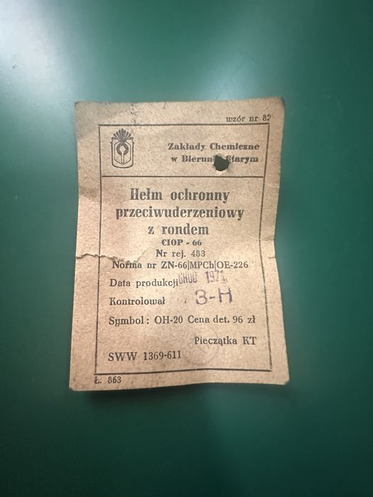 Zabytkowy hełm przeciwuderzeniowy 1971 rok