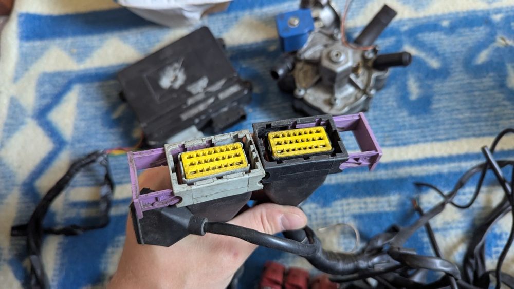 Комплект гбо 4 на 6 цилиндров ГБО 6 цилиндров снято с VW T4