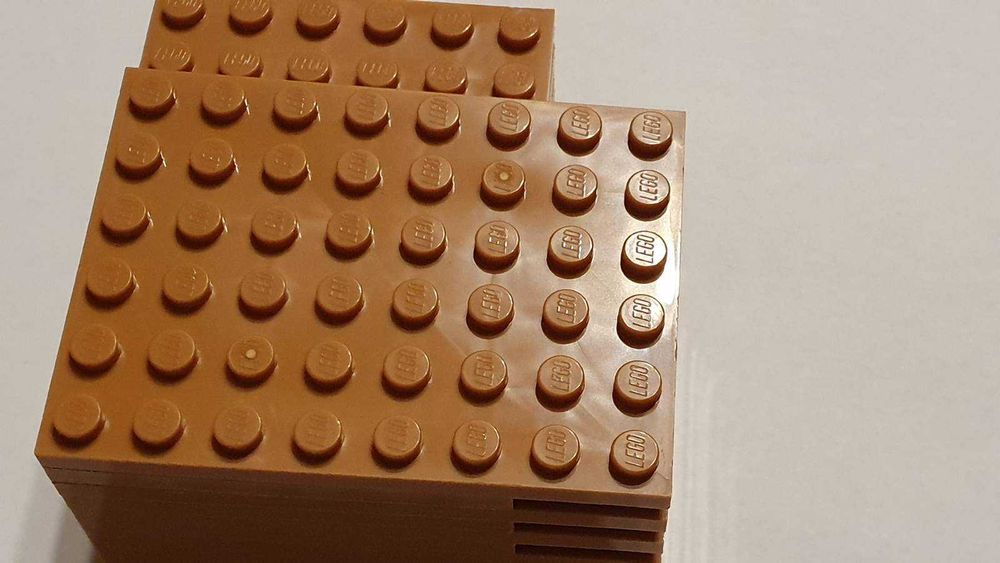 Mix klocków LEGO w brązach