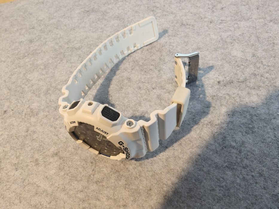 Zegarek Casio GA 100B biały