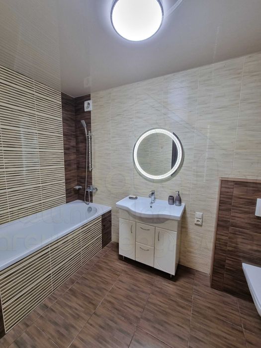 2 кімнатна квартира 77м2 в новобудові з ремонтом в районі Політеху