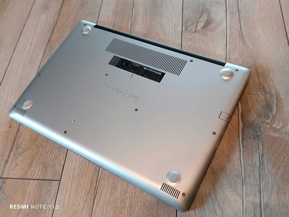 Laptop Dell ISPIRON SSD 250 gB RAM 16 gB jak nowy