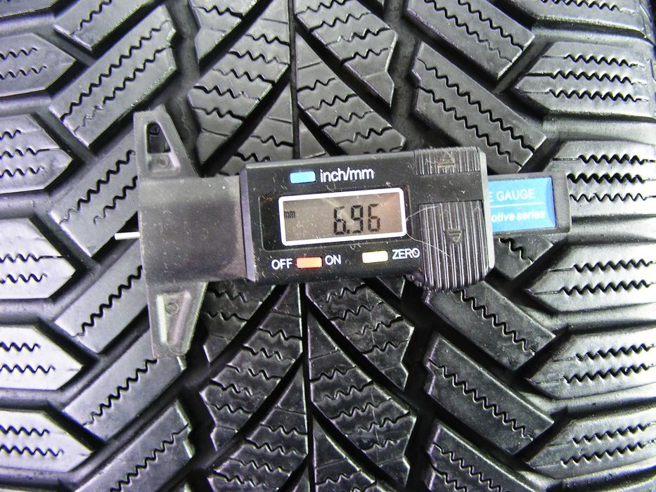 Зимова гума 235/45/18 -4 шт. Giti Winter W1 .