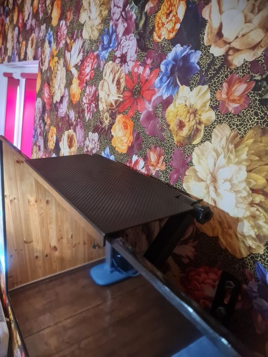 Регульована полиця для телевізора