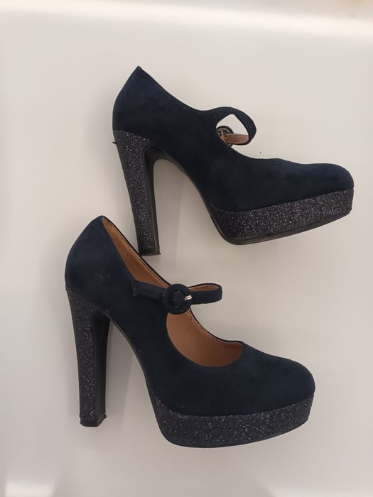 Sapatos saltos altos (tamanho 35)