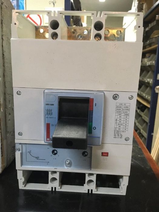 Dijuntores de 250, 400 e 1600 A