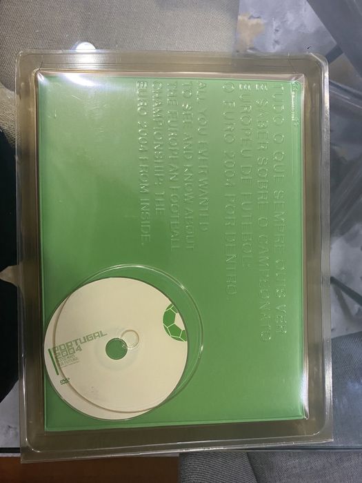 Livro “Portugal 2004: Muito Mais Que Futebol”