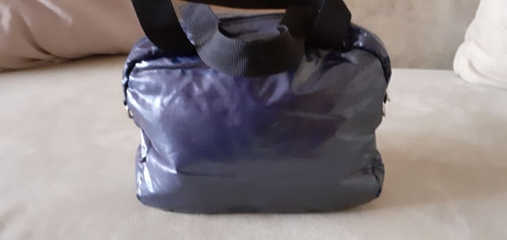 Сумочка маленькая фирменная