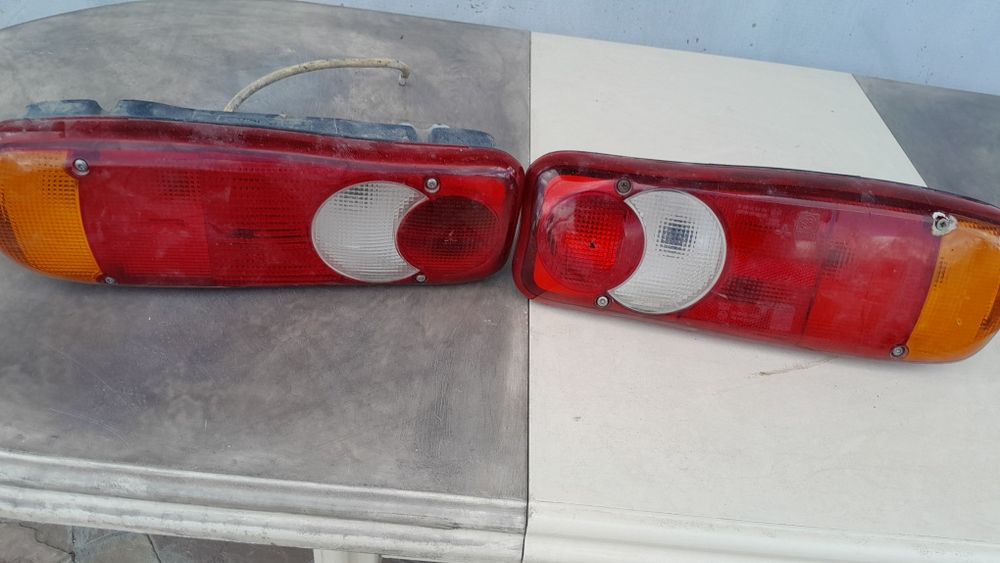 Продам задні фонарі