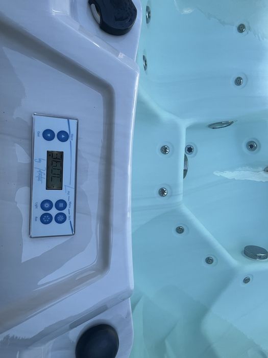 Jacuzzi zewnetrzne 5 osobowe  wanna z hydromasażem Blueline