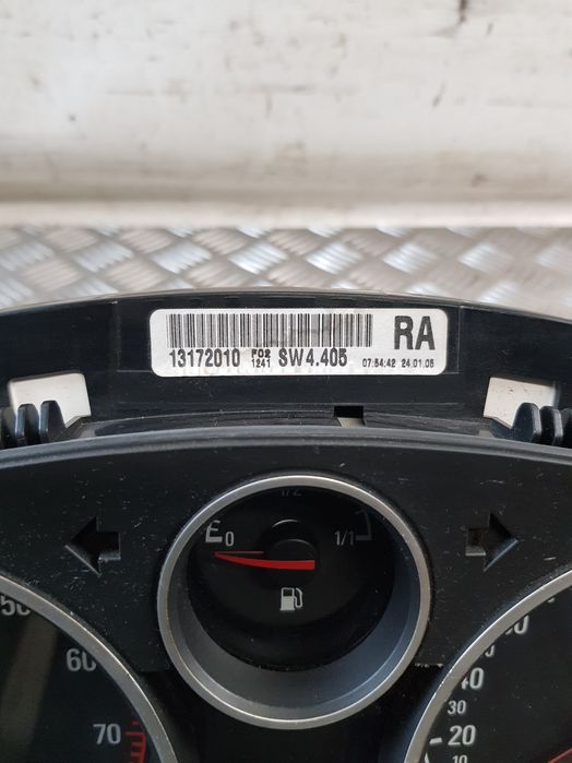 Licznik 13172010 Opel Astra Iii H 1.6 05R- Europa