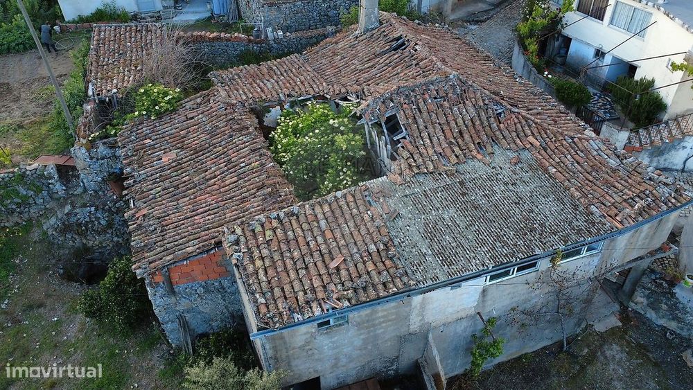 Moradia T3 para restauro em Mourão, Vila Flor!