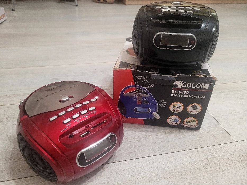 Радіоприймач нове в двох кольорах