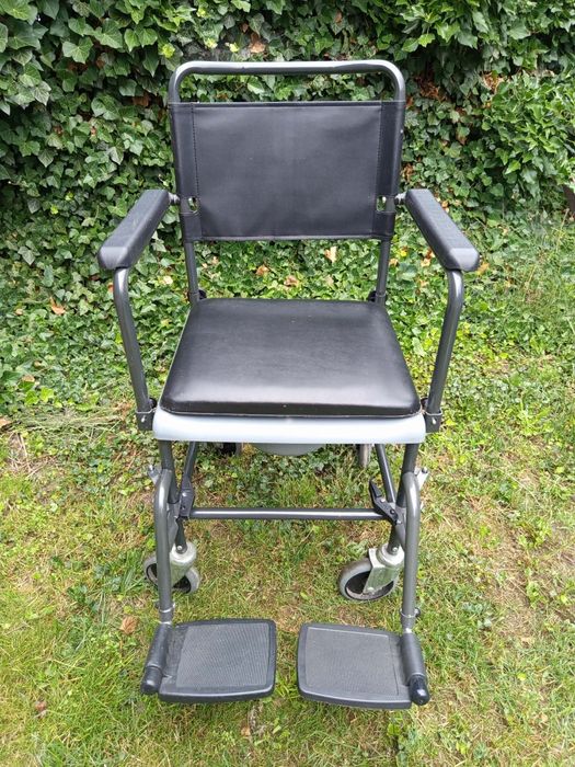 Wózek inwalidzki toaletowy