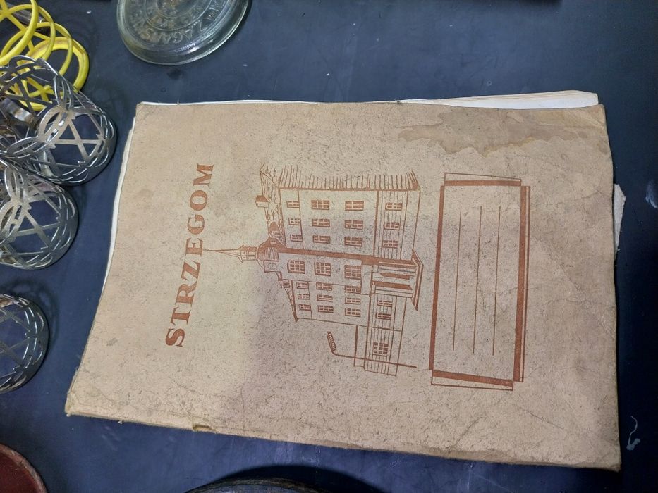 Zabytkowe przedmioty PRL KOMUNA dzbanek koło wózka lokówka zeszyt inne