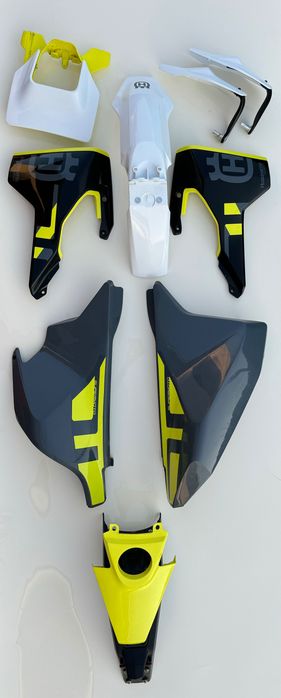 Owiewki Plastiki Zestaw OEM Husqvarna 701 MY2021 do 2024 NEW LOOK – kompletny zestaw plastików pasuje również do 2016 do 2025