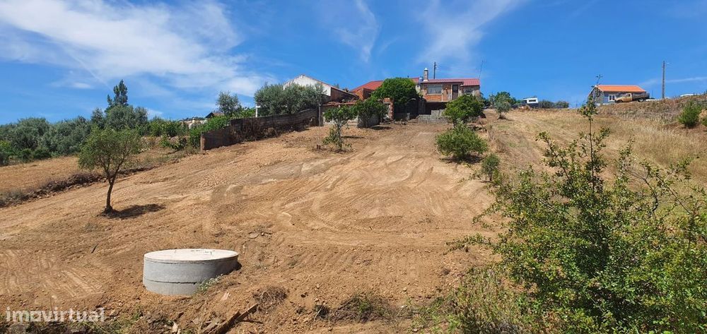 Casa para restaurar no Carvoeiro, Mação