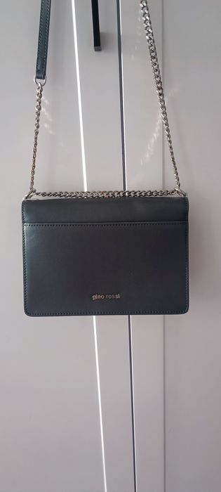 Skórzana torebka Gino Rossi na łańcuszku