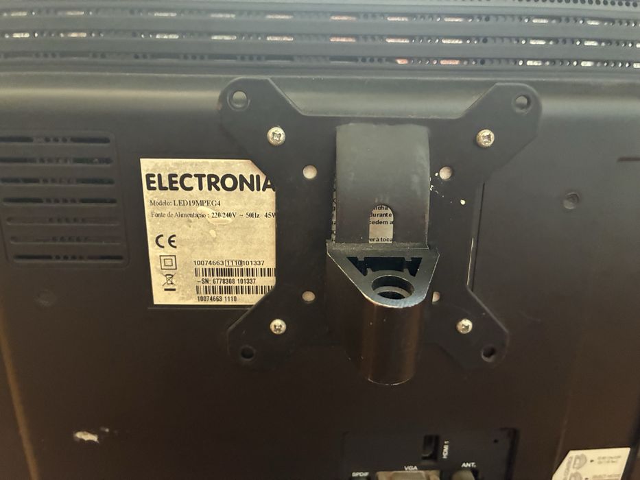 TV electronia de 20 polegadas com suporte de parede