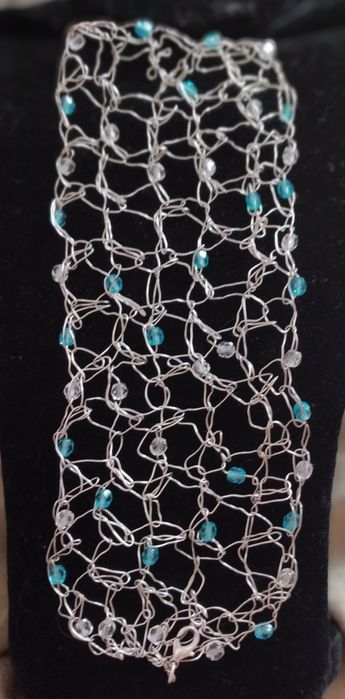 Pulseira ajustável com pedrinhas comprada na Casa Batalha