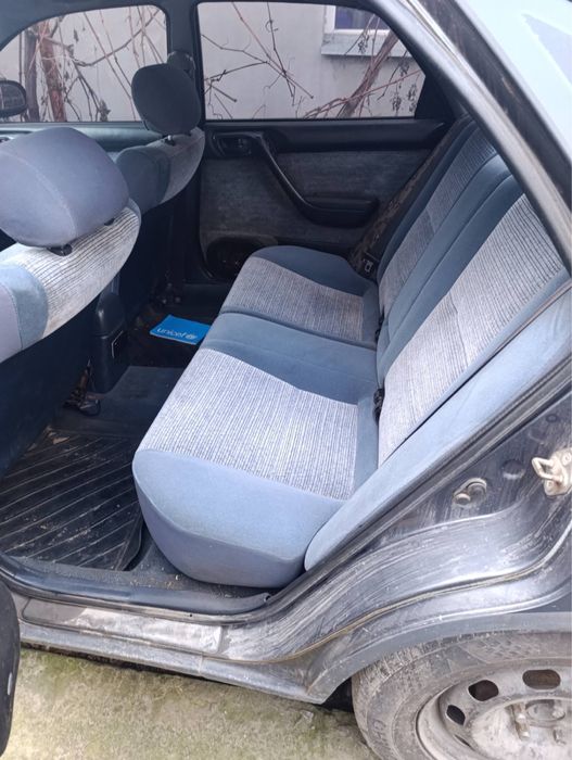 Легкове авто Тайота  Каріна