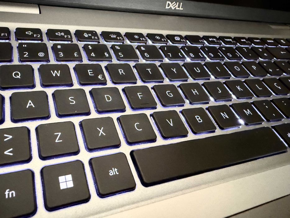 Dell Latitude 5540|i7-1370P c/14 Cores|16G|512G|Geforce MX550|Garantia