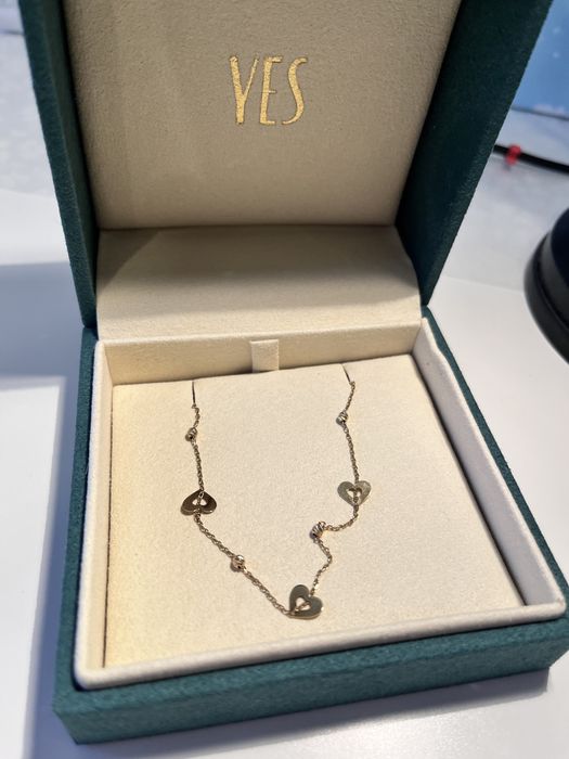 Złoty naszyjnik w serca YES