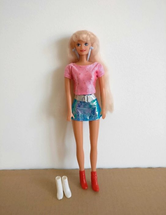 Conjunto Bonecas: Fashionista + Barbie Princesa – Roupas e acessórios