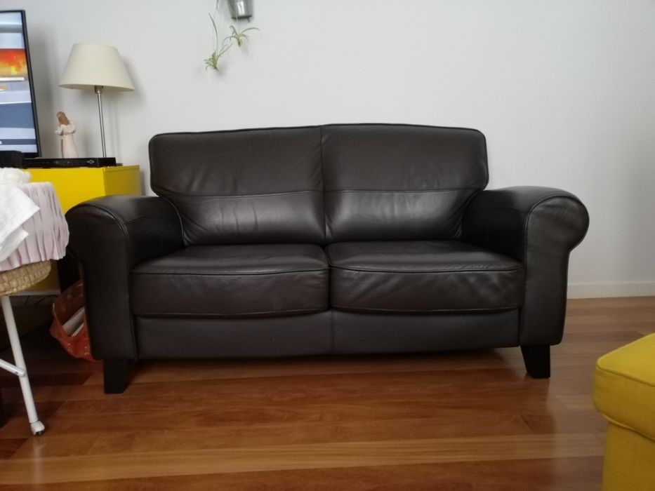 Sofá em pele 2 lugares