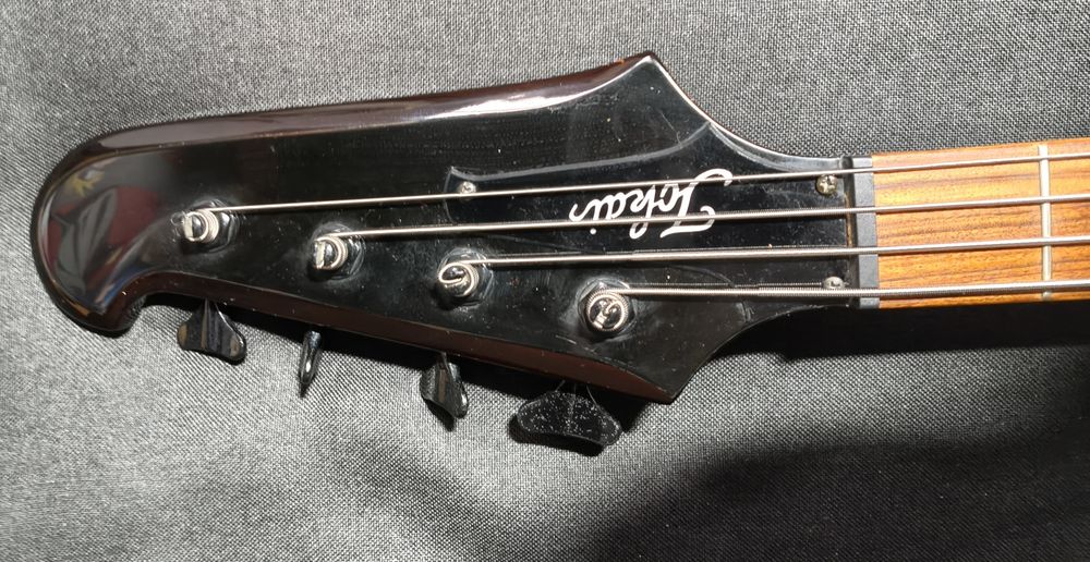 Gitara basowa Tokai Thunderbird