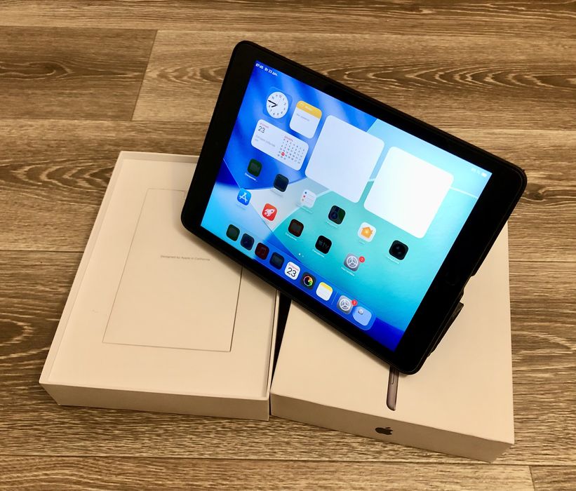 Apple iPad 8 Space Gray 10.2  2021  Wi-Fi